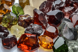 Descubra a Beleza e Significado das Granadas: Guia Completo para Esta Preciosa Gema granada