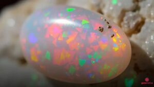 Opalas: Guia de Tipos, Significados e Curiosidades Opalas: Guia de Tipos, Significados e Curiosidades