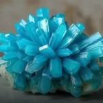 Devilline: Um Raro Sulfato de Cobre com Coloração Verde Intensa e Brilho Vítreo