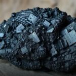 Digenita: Guia Completo Sobre o Mineral de Sulfeto de Cobre Raro e Metálico