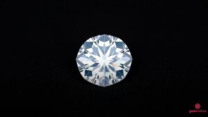 Diamante Branco vs Diamante Incolor: Diferenças de Valor Diamante Branco vs Diamante Incolor: Diferenças de Valor