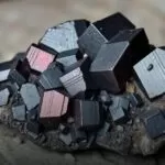 Delafossita: Um Mineral Metálico Raro com Propriedades Elétricas e Ópticas Notáveis